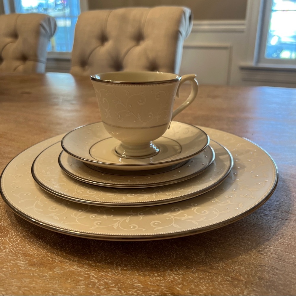 Lenox Pearl Innocence 5 piece China Setting.